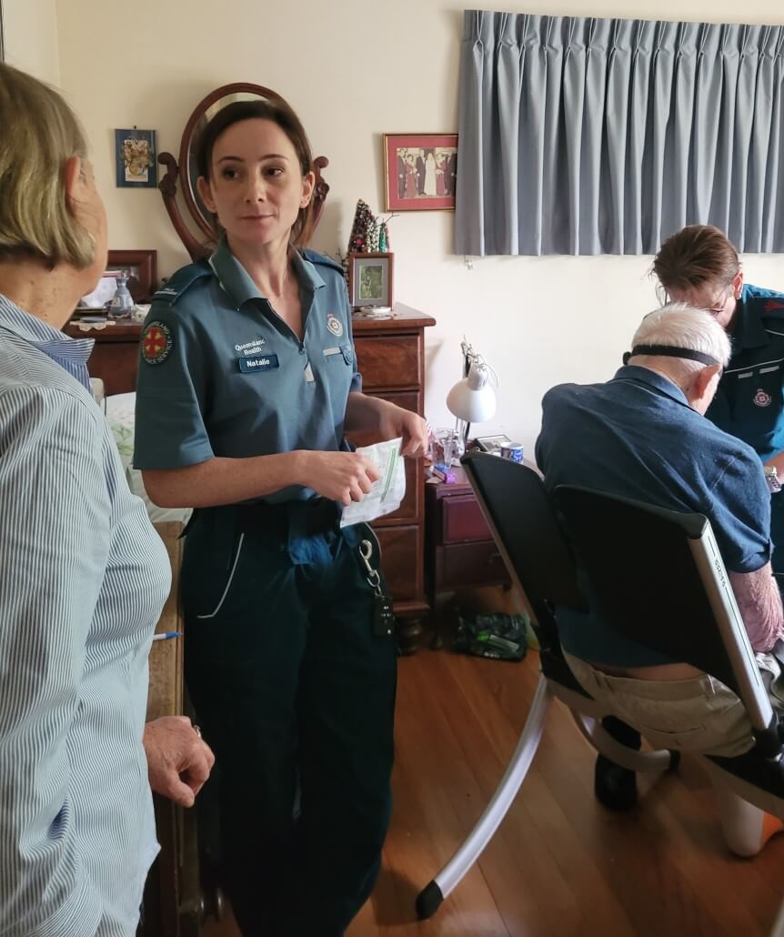 Falls physio talks with patient's wife while paramedic checks patient